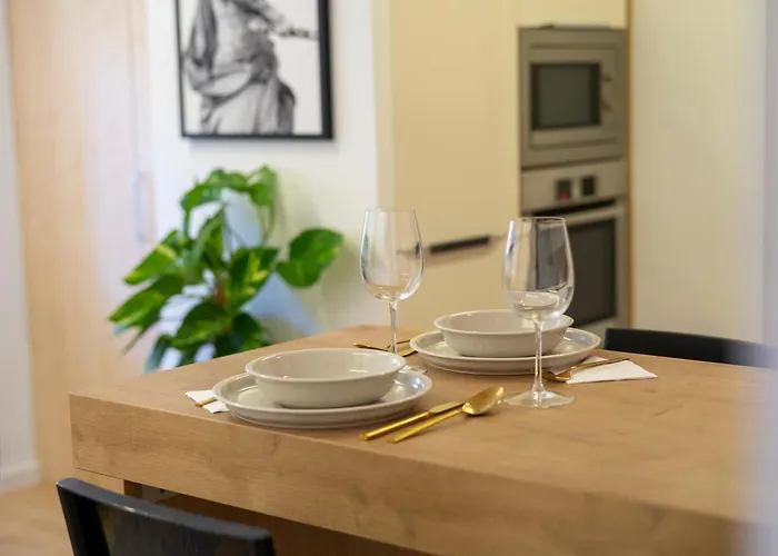 Volt Egyszer Egy بيتْش